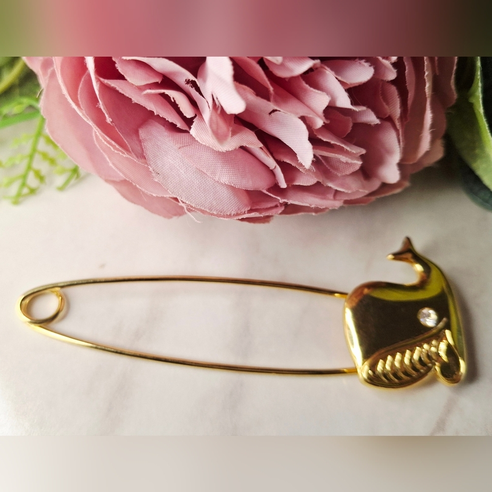 Vintage 80s 🐳✨️Whimsical Golden Whale Pin/Brooch